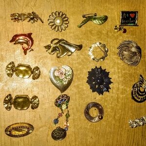 Vintage gold Brooches